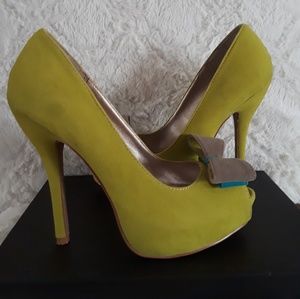 Lime green Stilettos w/tan and green bow
